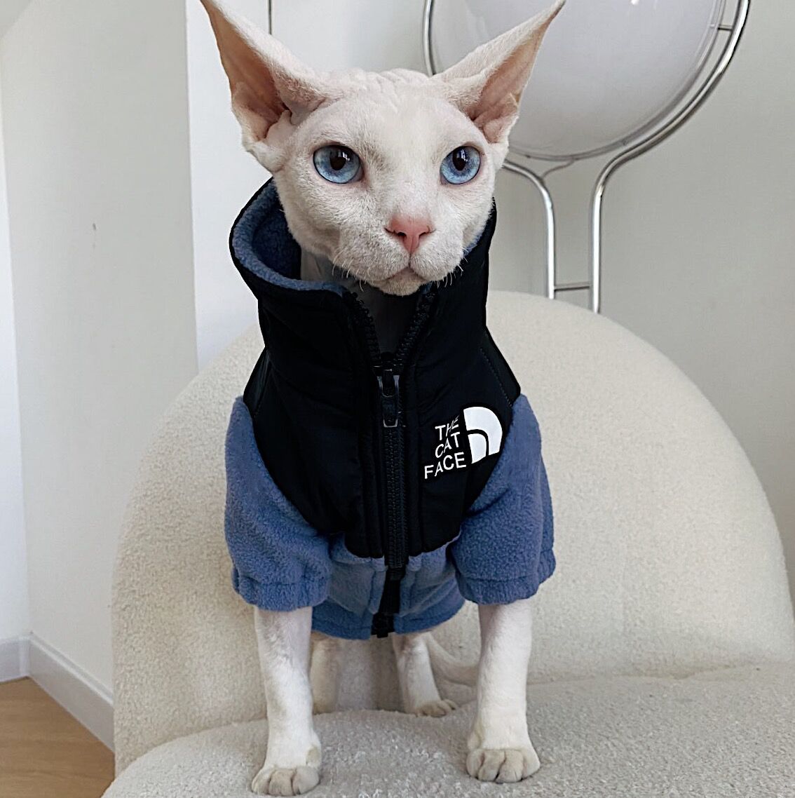 Abrigo Polar para Gatos – Cálido, Suave y Estilo “The Cat Face”