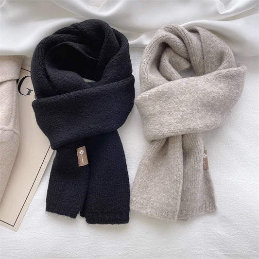 Bufanda Romántica de Punto Suave – Cálida, Minimalista y Elegante