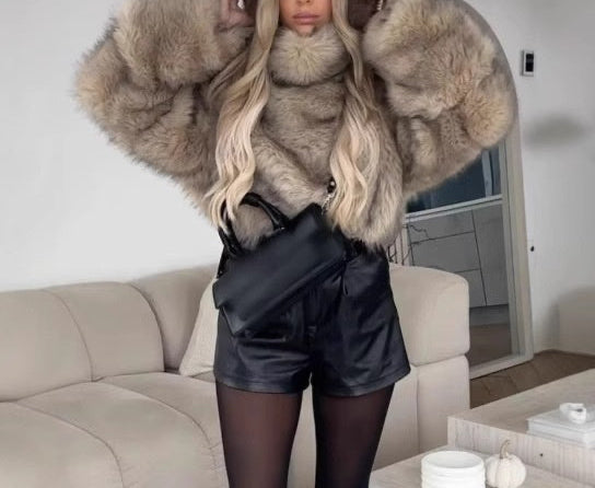 Chaqueta de pelo con capucha “Luxury Soft” – Estilo Glam Invernal - Lovelys