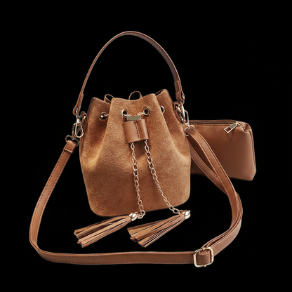 Bolso marrón con fondo negro